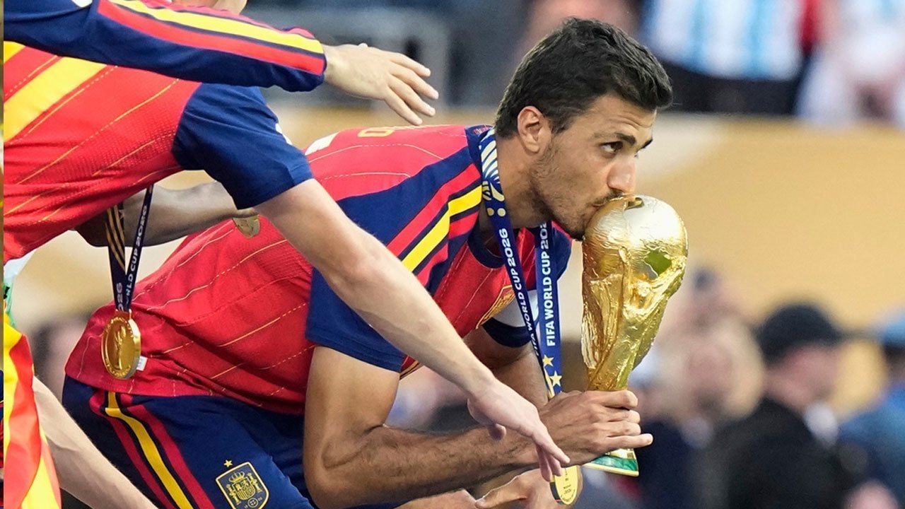 Timnas Spanyol Memang Layak Jadi Juara Piala Dunia 2026. Titik. Timnas Spanyol Memang Layak Jadi Juara Piala Dunia 2026. Titik.