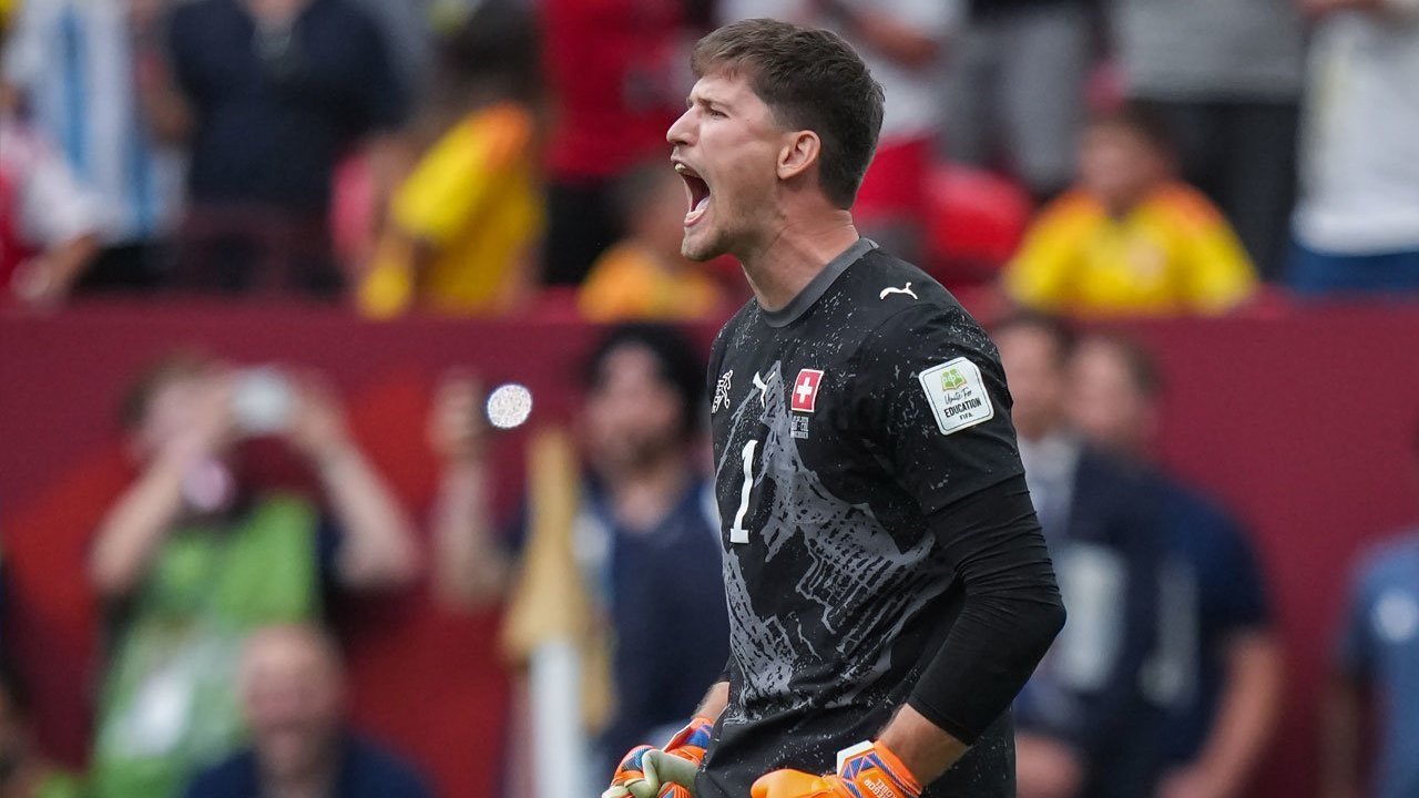 Gregor Kobel Berdiri Tegak di Bawah Mistar Gregor Kobel Berdiri Tegak di Bawah Mistar