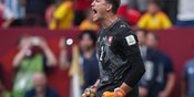 Gregor Kobel Berdiri Tegak di Bawah Mistar