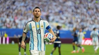 Lionel Messi Umumkan Pensiun dari Timnas Argentina Lionel Messi Umumkan Pensiun dari Timnas Argentina