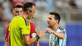 Percakapan Lionel Messi dengan Wasit Joao Pinheiro dari Portugal Bocor: Bicara yang Sopan