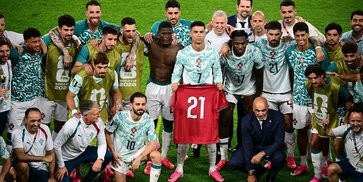 1 Tahun Kepergian Diogo Jota, Alasan Pemain Portugal Kenakan Jersey Nomor 21 Usai Singkirkan Kroasia 1 Tahun Kepergian Diogo Jota, Alasan Pemain Portugal Kenakan Jersey Nomor 21 Usai Singkirkan Kroasia