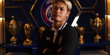 Alfeandra Dewangga Terima Sambutan Hangat dari Skuad Arema FC Alfeandra Dewangga Terima Sambutan Hangat dari Skuad Arema FC