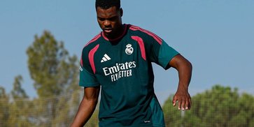Denzel Dumfries Bangga Jadi Pemain Real Madrid, Siap Berjuang di Era Jose Mourinho