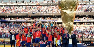 Donald Trump 'Dihilangkan' di Foto Juara Spanyol Donald Trump 'Dihilangkan' di Foto Juara Spanyol