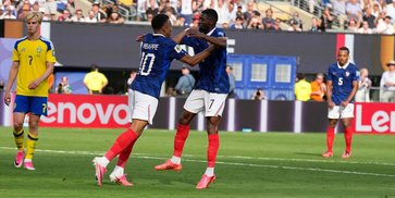 Kylian Mbappe, Lionel Messi, 6 Gol Kylian Mbappe, Lionel Messi, 6 Gol