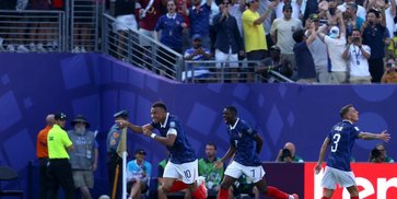 Kylian Mbappe Memburu Lionel Messi Kylian Mbappe Memburu Lionel Messi