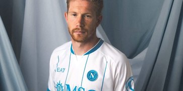 Napoli Luncurkan Jersey Tandang Baru yang Terinspirasi Ikatan Bersejarah dengan Argentina Napoli Luncurkan Jersey Tandang Baru yang Terinspirasi Ikatan Bersejarah dengan Argentina