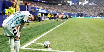 Dari Tangis Sedih Cristiano Ronaldo ke Tangis Bahagia Lionel Messi Dari Tangis Sedih Cristiano Ronaldo ke Tangis Bahagia Lionel Messi