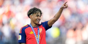 Lamine Yamal Rayakan Gelar Juara Piala Dunia Bersama Sang Kekasih Ines Garcia Lamine Yamal Rayakan Gelar Juara Piala Dunia Bersama Sang Kekasih Ines Garcia