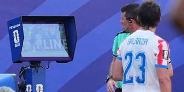 5 Kontroversi VAR Paling Heboh di Piala Dunia 2026: Dari Messi Lolos Kartu Merah hingga Penalti Mbappe 5 Kontroversi VAR Paling Heboh di Piala Dunia 2026: Dari Messi Lolos Kartu Merah hingga Penalti Mbappe