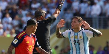 Enzo Fernandez Buka Suara Usai Kartu Merah di Final Piala Dunia 2026, Sampaikan Pesan Menyentuh Enzo Fernandez Buka Suara Usai Kartu Merah di Final Piala Dunia 2026, Sampaikan Pesan Menyentuh