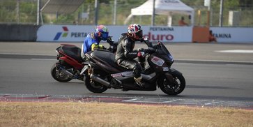 MAXI Race Jadi Daya Tarik Baru Yamaha Sunday Race 2026 di Mandalika: Ketika Skutik Premium Ikut Balapan MAXI Race Jadi Daya Tarik Baru Yamaha Sunday Race 2026 di Mandalika: Ketika Skutik Premium Ikut Balapan