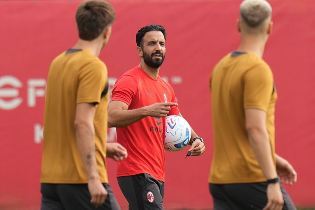 Masih Proses Adaptasi Pelatih AC Milan Ruben Amorim memimpin sesi latihan di markas AC Milan di Carnago, Italia, Senin, 13 Juli 2026 (c) AP Photo/Antonio Calanni
