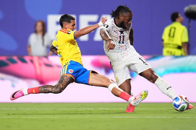 Babak Kedua Daniel Munoz mencoba merebut bola dari kaki Antoine Semenyo di babak 32 besar Piala Dunia 2026, Jumat (4/7/2026) (c) AP Photo/Charlie Riedel