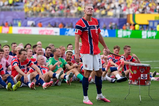 Laga Berikutnya Erling Haaland memimpin Timnas Norwegia melakukan Viking Row seusai laga melawan Brasil, Senin (6/7/2026) (c) AP Photo/Frank Franklin II