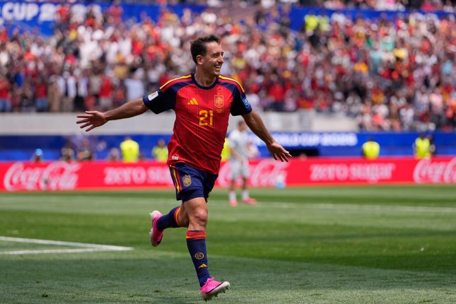 Pemain Spanyol, Mikel Oyarzabal merayakan gol ketiga timnya ke gawang Austria dalam pertandingan babak 32 besar Piala Dunia 2026, Jumat (3/7/2026). (c) AP Photo/Mark J. Terrill