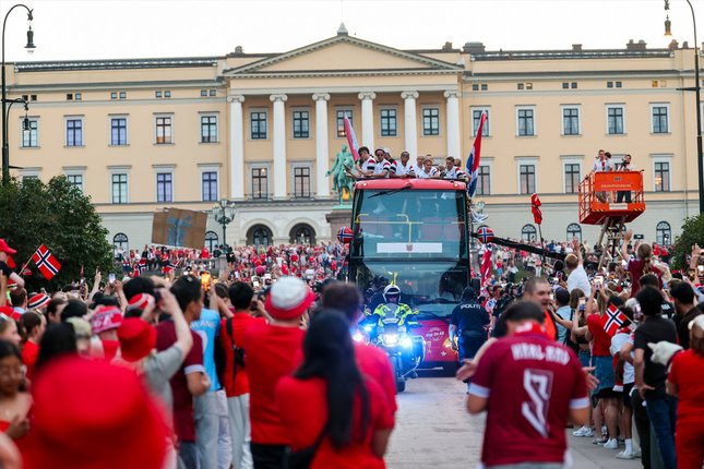 Lautan Suporter Penuhi Oslo