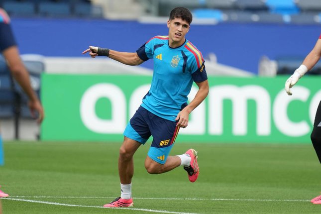 Pemain Spanyol, Pau Cubars?, mengikuti sesi latihan menjelang pertandingan babak 32 besar Piala Dunia 2026 melawan Austria, Rabu (1/7/2026). (c) AP Photo/Andre Penner