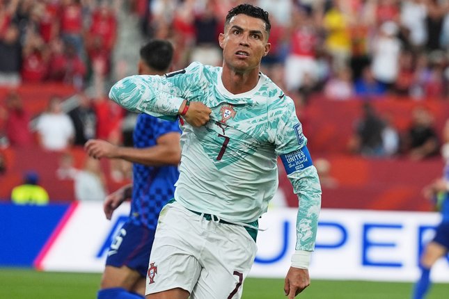 Pecahkan Rekor Teman Sendiri Pecahkan Rekor Teman Sendiri