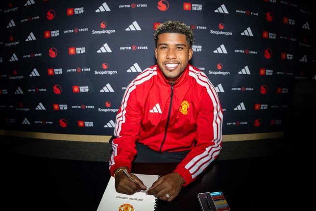 Pengumuman Resmi Andrey Santos resmi bergabung dengan Manchester United (c) MUFC Official