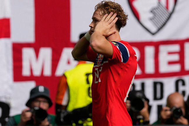 Norwegia Protes Keras, Wasit Tak Bergeming Andreas Schjelderup merayakan golnya ke gawang Timnas Inggris, Minggu (12/7/2026) (c) AP Photo/Chris Carlson