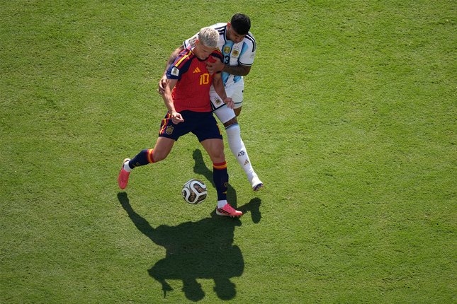 Dani Olmo Sebagai False Nine