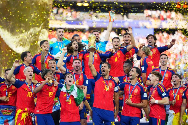 Menangkan Semua Gelar Juara Menangkan Semua Gelar Juara