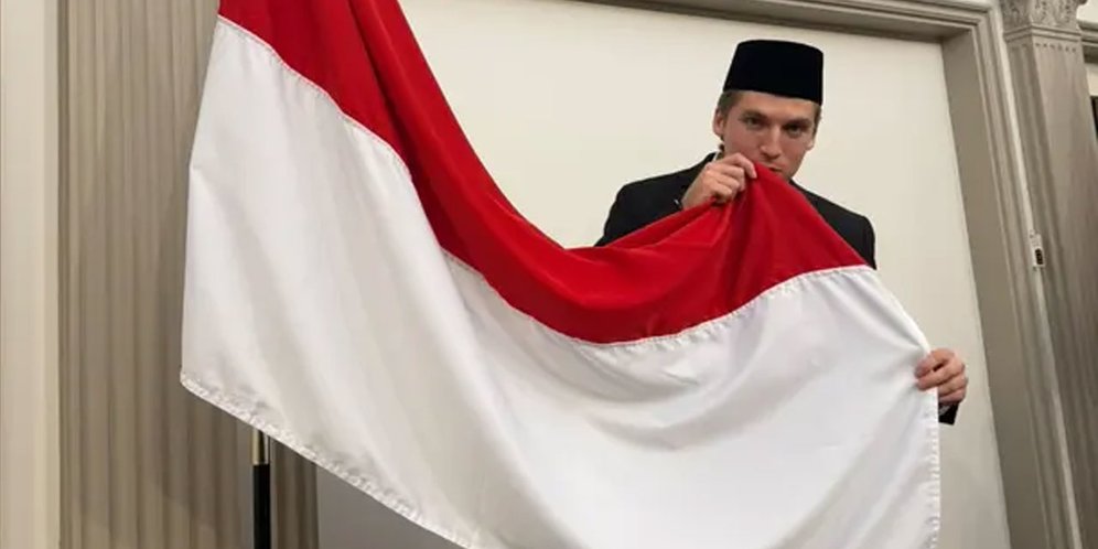 Luke Vickery Resmi Jadi WNI, Siap Bantu Timnas Indonesia Lolos Piala Dunia 2030 Luke Vickery Resmi Jadi WNI, Siap Bantu Timnas Indonesia Lolos Piala Dunia 2030