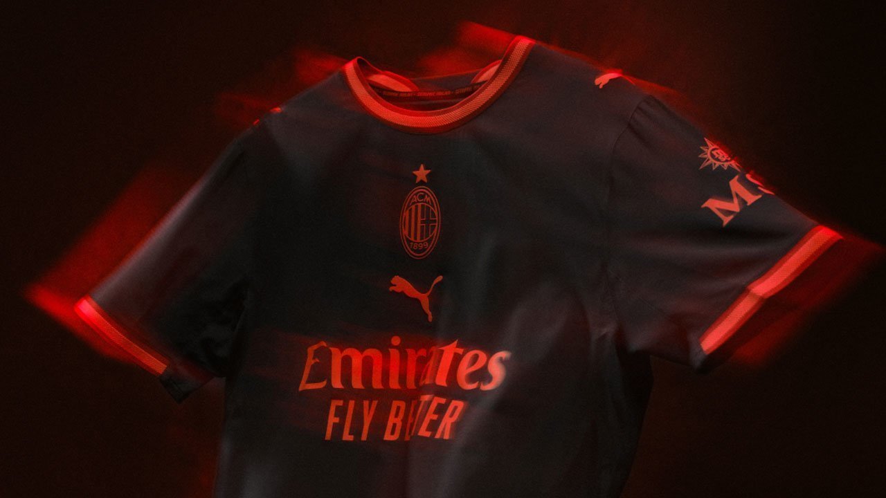 AC Milan Rilis Jersey Ketiga, Debut di SUGBK