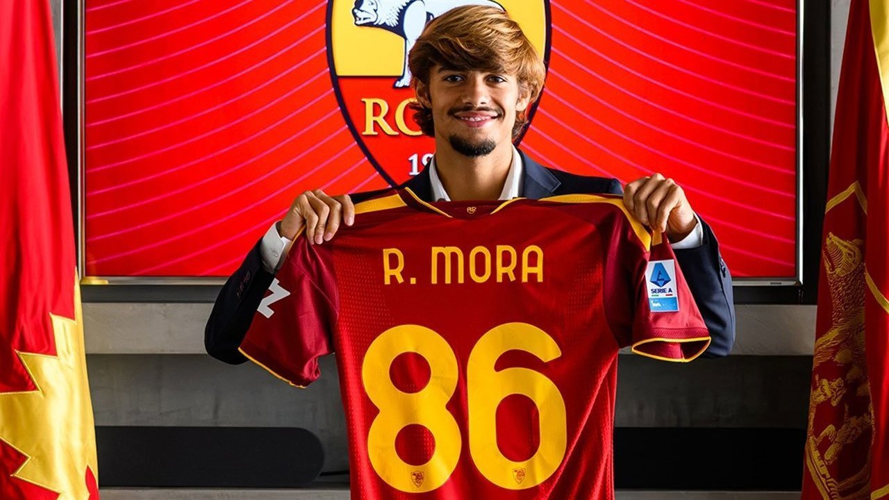 AS Roma Cetak Sejarah Unik Usai Rodrigo Mora Kenakan Nomor 86 AS Roma Cetak Sejarah Unik Usai Rodrigo Mora Kenakan Nomor 86