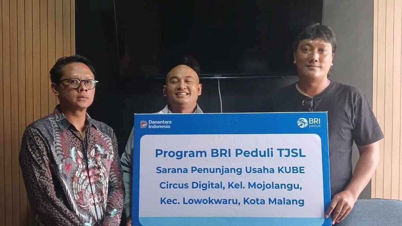 BRI Region 13 Malang Perkuat Industri Kreatif, KUBE Circus Digital Terima Bantuan Sarana Produksi BRI Region 13 Malang Perkuat Industri Kreatif, KUBE Circus Digital Terima Bantuan Sarana Produksi