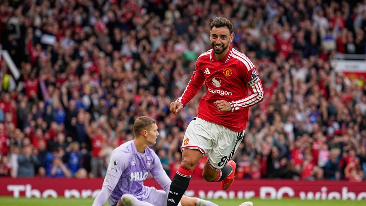 Michael Carrick Tidak Menyesal Parkir Bruno Fernandes Meski MU Kalah Lawan Bournemouth Michael Carrick Tidak Menyesal Parkir Bruno Fernandes Meski MU Kalah Lawan Bournemouth