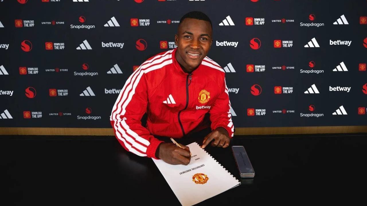 Manchester United Resmi Datangkan Cristian Orozco, Gelandang Muda Kolombia Jadi Rekrutan Baru Manchester United Resmi Datangkan Cristian Orozco, Gelandang Muda Kolombia Jadi Rekrutan Baru