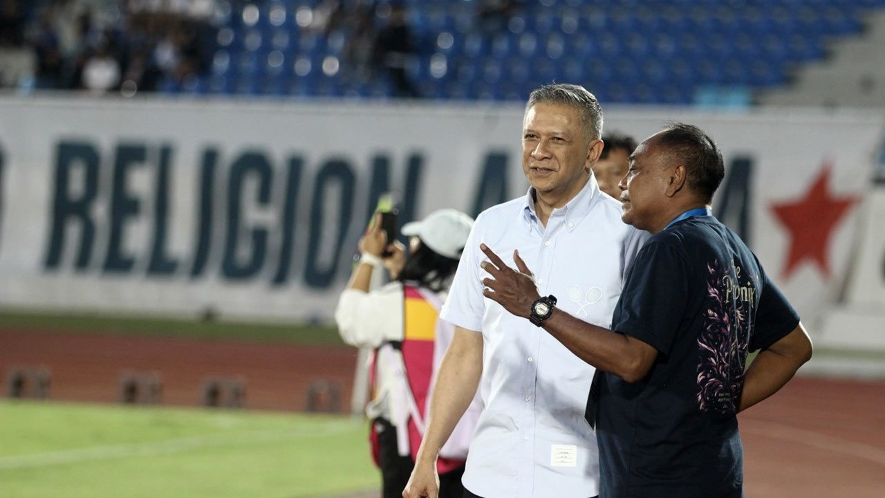 Setelah 1.903 Hari Berlalu, Momen Iwan Budianto Kembali Kawal Arema FC di Stadion Kanjuruhan Setelah 1.903 Hari Berlalu, Momen Iwan Budianto Kembali Kawal Arema FC di Stadion Kanjuruhan