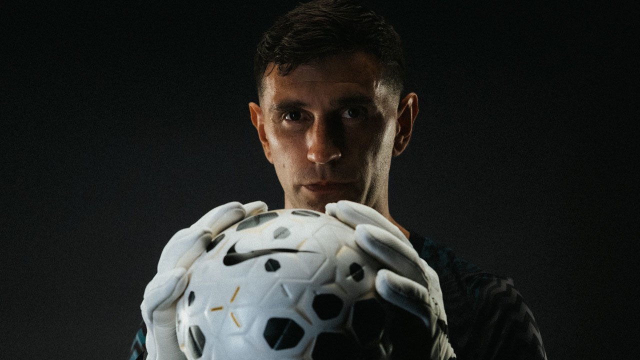 Emiliano Martinez Siap Bantu Chelsea Raih Tsunami Trofi! Emiliano Martinez Siap Bantu Chelsea Raih Tsunami Trofi!