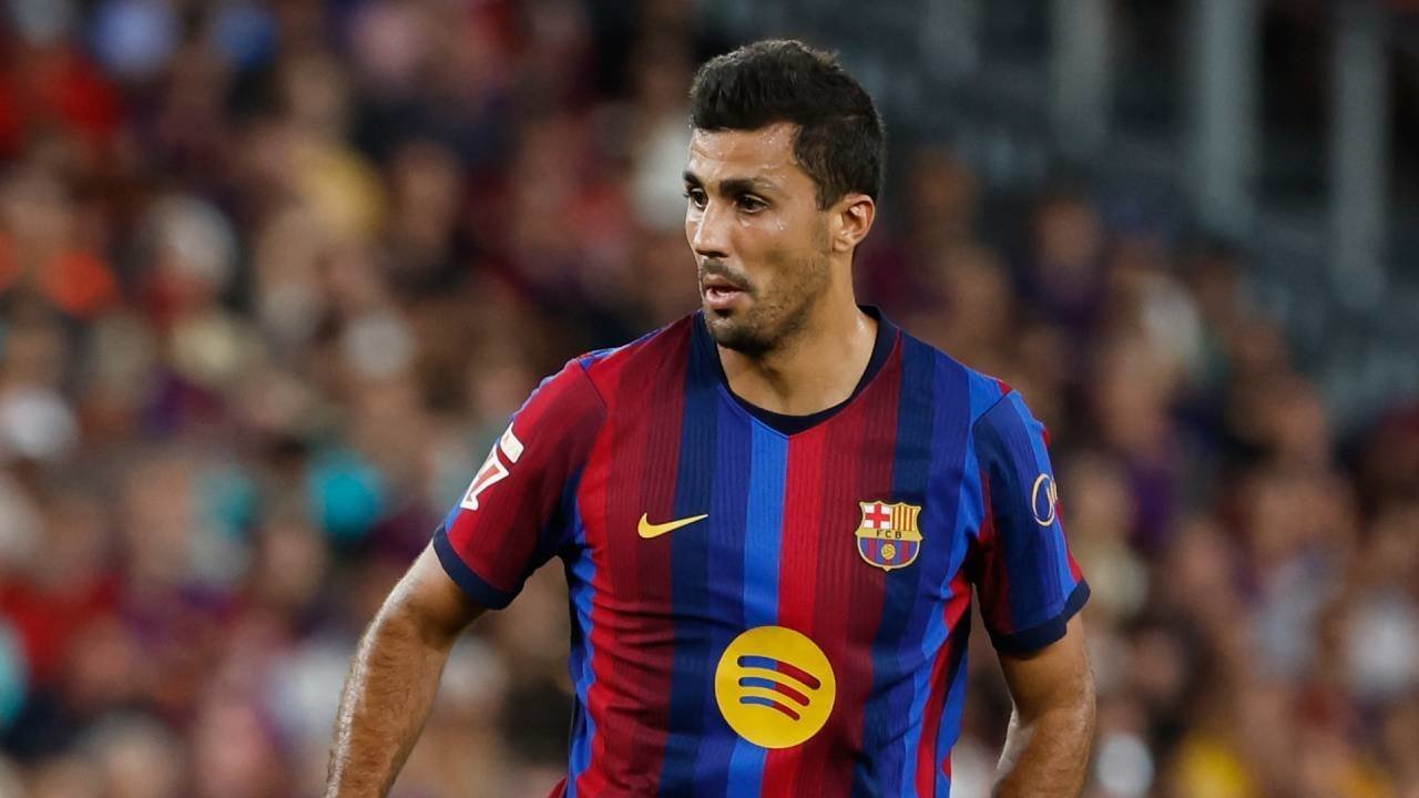 Hansi Flick Terpukau dengan Rodri usai Debut di Barcelona Hansi Flick Terpukau dengan Rodri usai Debut di Barcelona