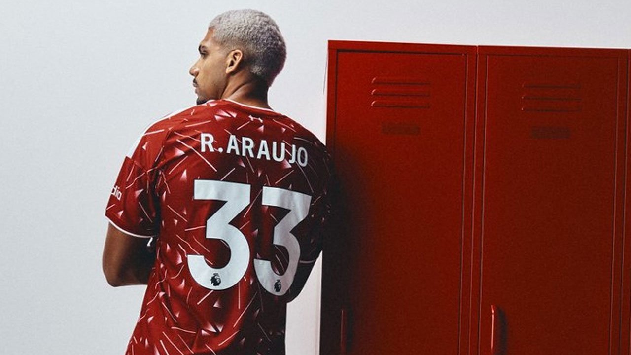 Nomor 33 Dipilih Ronald Araujo di Liverpool, Terikat Kenangan dan Iman Nomor 33 Dipilih Ronald Araujo di Liverpool, Terikat Kenangan dan Iman