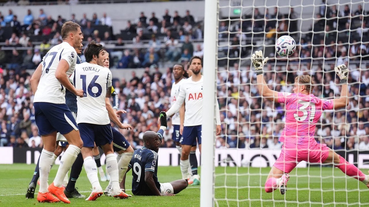 Tottenham yang Menolak Panik Tottenham yang Menolak Panik
