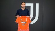 Juventus Resmi Datangkan Kamil Grabara dari Wolfsburg Juventus Resmi Datangkan Kamil Grabara dari Wolfsburg