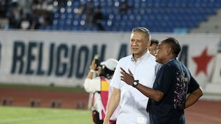 Setelah 1.903 Hari Berlalu, Momen Iwan Budianto Kembali Kawal Arema FC di Stadion Kanjuruhan Setelah 1.903 Hari Berlalu, Momen Iwan Budianto Kembali Kawal Arema FC di Stadion Kanjuruhan
