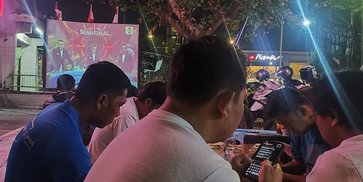 Ketika Aremania Memindahkan Tribun Piala Presiden 2026 ke Angkringan Ketika Aremania Memindahkan Tribun Piala Presiden 2026 ke Angkringan