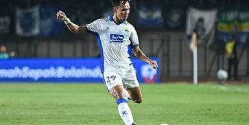 Persib Pinjamkan Hamra Hehanussa ke Garudayaksa FC: Persaingan Bek Tengah Sangat Ketat Persib Pinjamkan Hamra Hehanussa ke Garudayaksa FC: Persaingan Bek Tengah Sangat Ketat