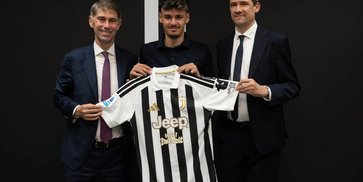 Juventus Resmi Datangkan Kerim Alajbegovic, Bintang Muda Bosnia Siap Bersinar di Serie A Juventus Resmi Datangkan Kerim Alajbegovic, Bintang Muda Bosnia Siap Bersinar di Serie A