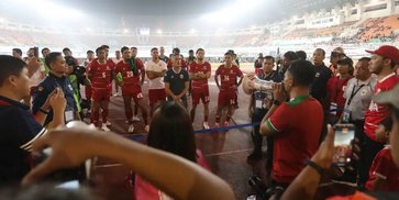 Ekspresi Lesu Pemain Timnas Indonesia Usai Kalah Telak dari Vietnam Ekspresi Lesu Pemain Timnas Indonesia Usai Kalah Telak dari Vietnam