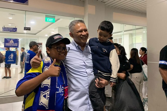 Misi Kenalkan Arema pada Cucu Misi Kenalkan Arema pada Cucu