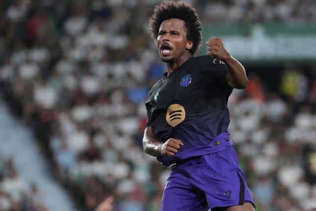 Raphinha Bersinar sebagai Penyerang Tengah Pemain Barcelona Karim Adeyemi merayakan gol dalam laga La Liga Spanyol antara Elche vs Barcelona di Elche, Spanyol, Minggu, 23 Agustus 2026 (c) AP Photo/Alberto Saiz