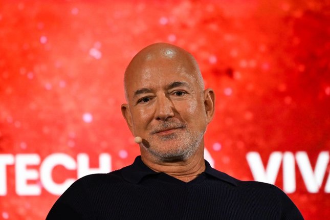 Bezos Masuk sebagai Pemegang Saham Minoritas Bezos Masuk sebagai Pemegang Saham Minoritas
