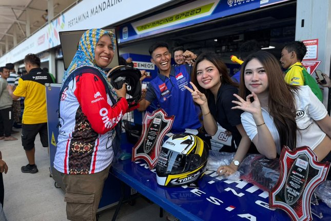 Paddock Yamaha Racing Indonesia Dipadati Pengunjung Paddock Yamaha Racing Indonesia Dipadati Pengunjung