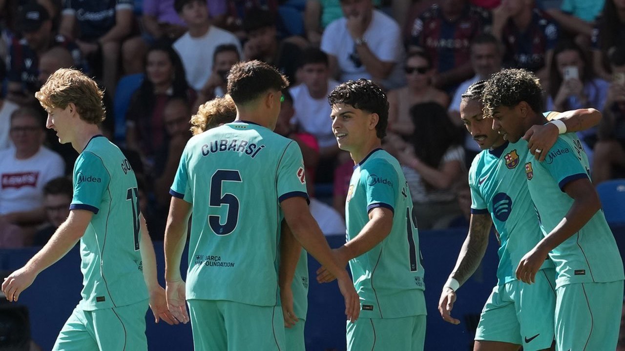Hansi Flick Puas dengan Anthony Gordon meski Belum Cetak Gol untuk Barcelona Hansi Flick Puas dengan Anthony Gordon meski Belum Cetak Gol untuk Barcelona